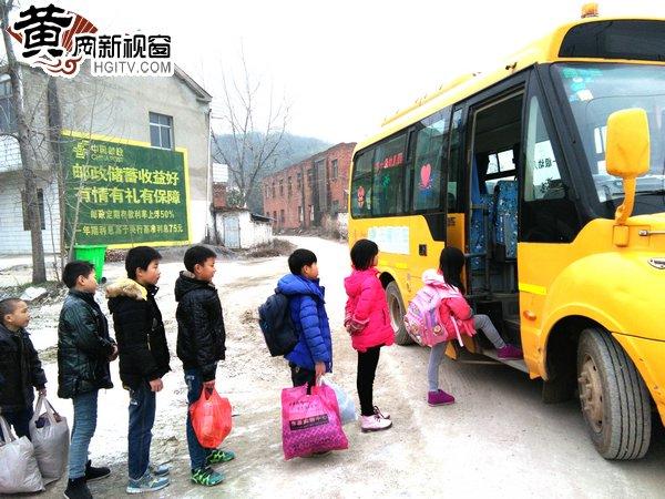 武穴小學采取多措施 強化校車安全行車管理 