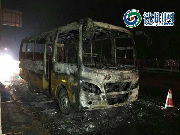 沈陽一校車自燃 未造成人員傷亡