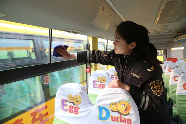 青島1800輛校車放寒假， 下學(xué)期校車線路需提前報(bào)名