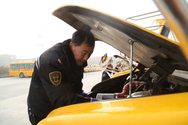 青島1800輛校車放寒假， 下學(xué)期校車線路需提前報(bào)名