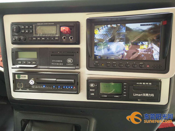 廣東寮步：校車更新GPS系統 設5個攝像頭360度監控學生安全