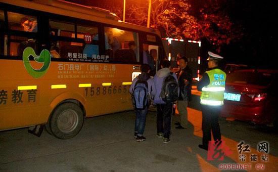 湖南石門：聯合執法 查處4臺“黑校車”