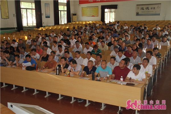 淄博市首批校車駕駛?cè)嗽倥嘤?xùn) 1200余人同上課