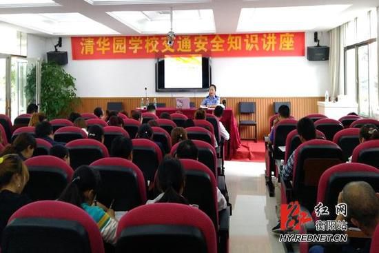 湖南衡陽交警走進(jìn)清華園學(xué)校開展校車突發(fā)事故應(yīng)急演練