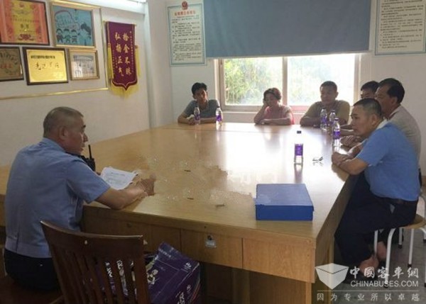 廣東湛江：交警約談非校車駕駛人提升安全監管力度