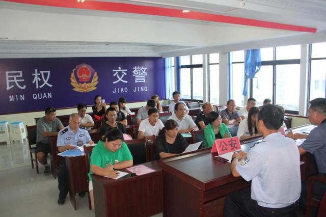 河南省民權交警大隊聯合教育局召開校車約談講評會