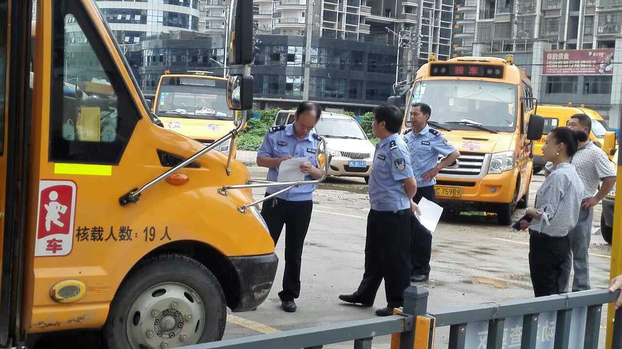 湖南省湘鄉交警對183臺校車進行“體檢”