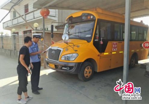 陜西安康高新交警深入轄區(qū)幼兒園開展校車安全檢查