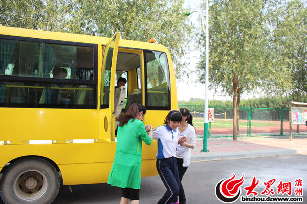 山東姜樓鎮實驗小學：校車安全不是說說而已