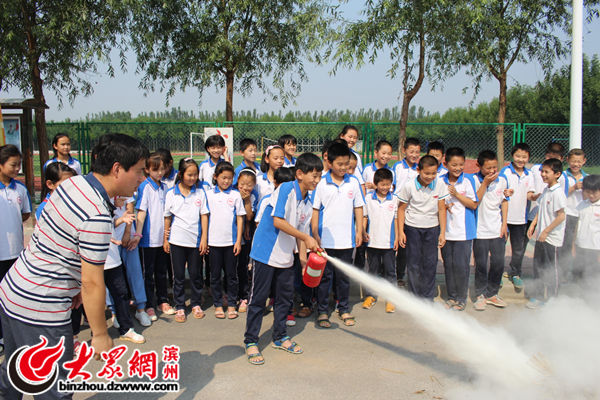 山東姜樓鎮實驗小學：校車安全不是說說而已