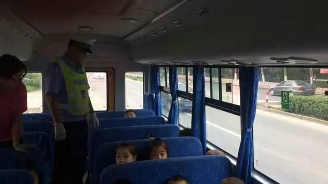 嚴查校車保安全，廊坊交警一直在路上！