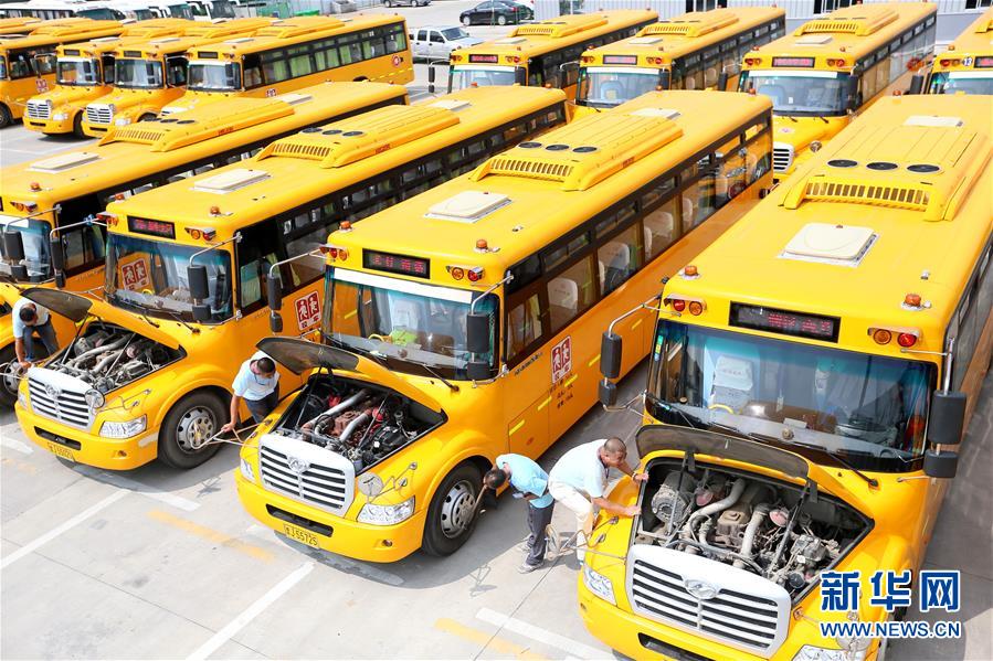 山東寧陽：校車“體檢”迎接新學(xué)期