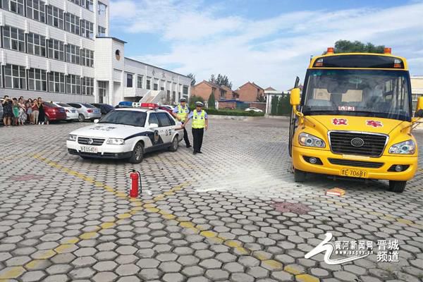 開學(xué)第一課 山西澤州交警宣傳校車交通安全