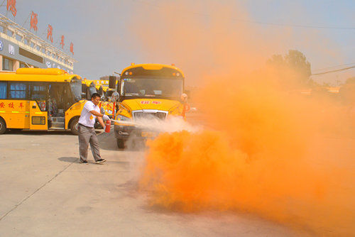 開學在即 河南太康縣舉行校車應急安全演練