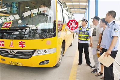河北：新學期開學之際 如何擰緊校車安全“閥門”？