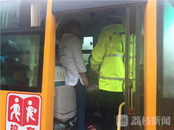 江蘇灌云縣一19座幼兒園校車超載被查