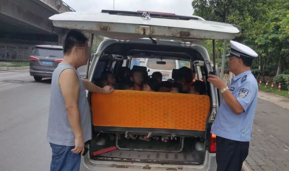 核載8人 實載23人 “黑校車”駕駛人因危險駕駛罪被判拘役