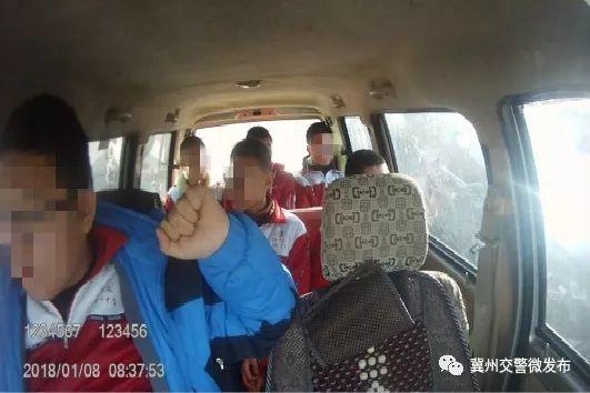 冀州交警一舉查獲兩輛“黑校車”