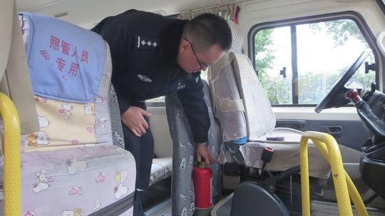 成都開展校車大檢查  讓黑校車無處遁形