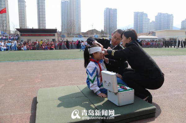 溫馨校車消防演習 照管員指揮學生20秒完成逃生