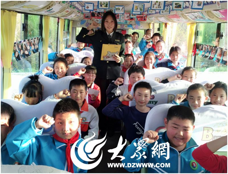 青島市膠州溫馨校車公司開展“校車課堂”地球日宣傳活動 青島市膠州溫馨校車公司開展“校車課堂”地球日宣傳活動