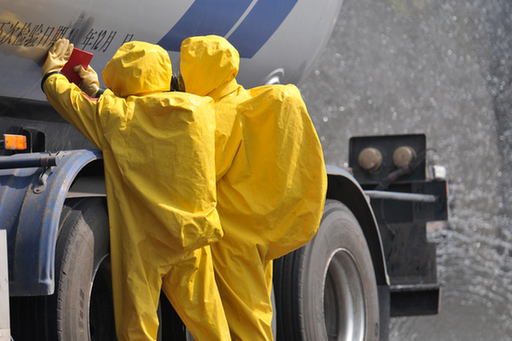 北碚交巡警支隊組織開展危化品道路運(yùn)輸及校車重特大道路交通事故應(yīng)急處置演練