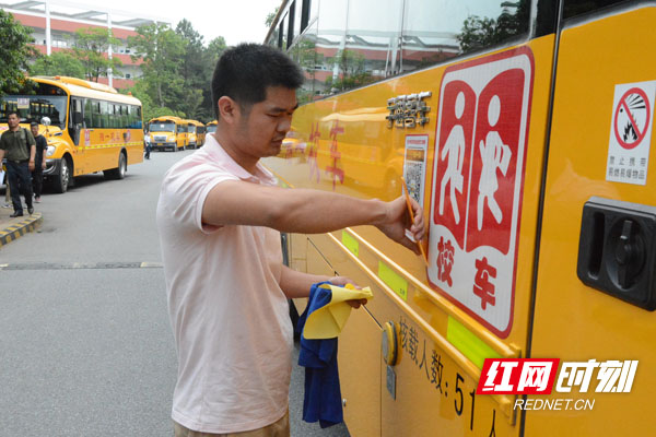 長沙校車有“碼”上崗:無碼是黑車 有碼請您實時監督 長沙校車有“碼”上崗:無碼是黑車 有碼請您實時監督