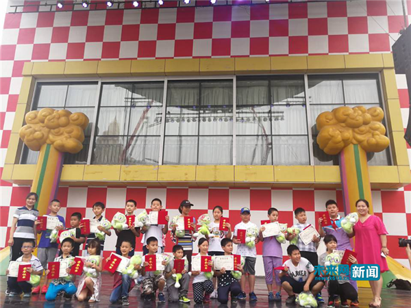 小學(xué)生發(fā)明校車(chē)安全提示器 用科技創(chuàng)新助力夢(mèng)想騰飛