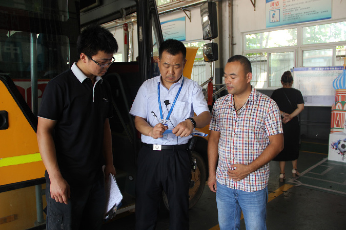 山東濟南市長清區：為99輛校車“體檢” 確保學生安全