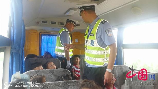 開封土柏崗交巡大隊加強對幼兒校車管理