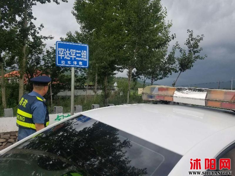 扎蘭屯市公路養護管理站新舉保障校車行駛安全.jpg