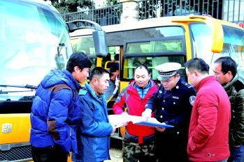 江西省上饒市公安交警部門多形式開展校車安全知識宣傳