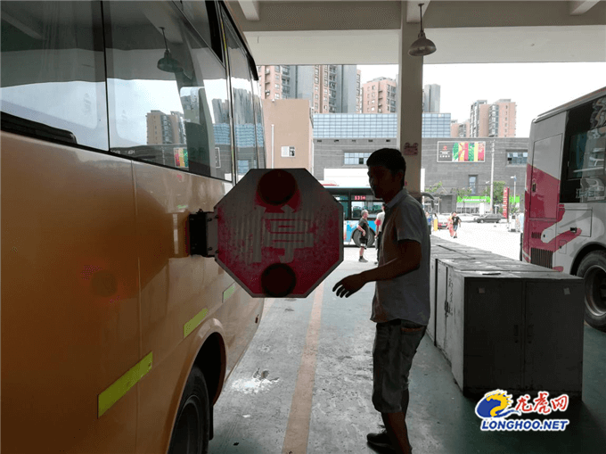 六合公司開展校車專項安檢迎接開學