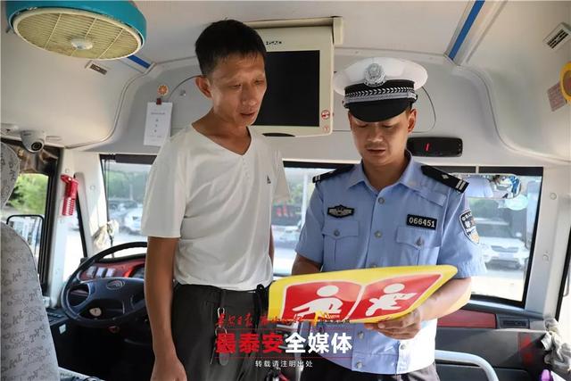 空藥箱、無三角架和校車標牌的“大鼻子”不合格!家有“母老虎”的司機基本告別開校車 空藥箱、無三角架和校車標牌的“大鼻子”不合格!家有“母老虎”的司機基本告別開校車