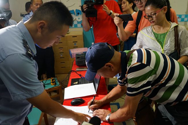 開學前夕，合肥交警新站大隊為轄區內校車“體檢”