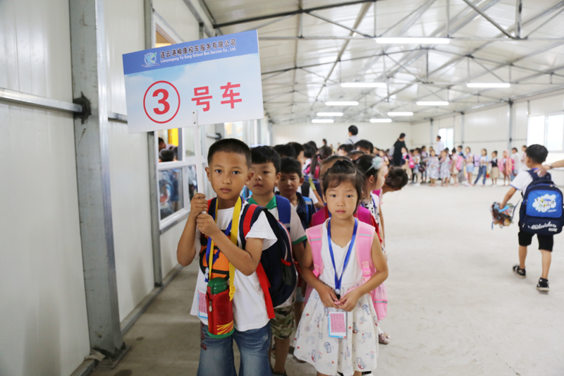 江蘇連云港贛榆區(qū):學(xué)生今日起坐上專(zhuān)用校車(chē) 江蘇連云港贛榆區(qū):學(xué)生今日起坐上專(zhuān)用校車(chē)