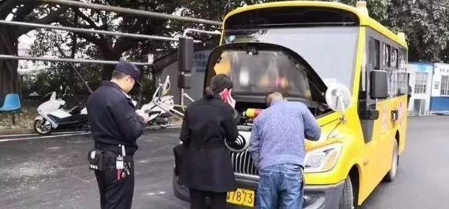 校車安全無小事，福清交警嚴(yán)查嚴(yán)處“黑校車”!!!