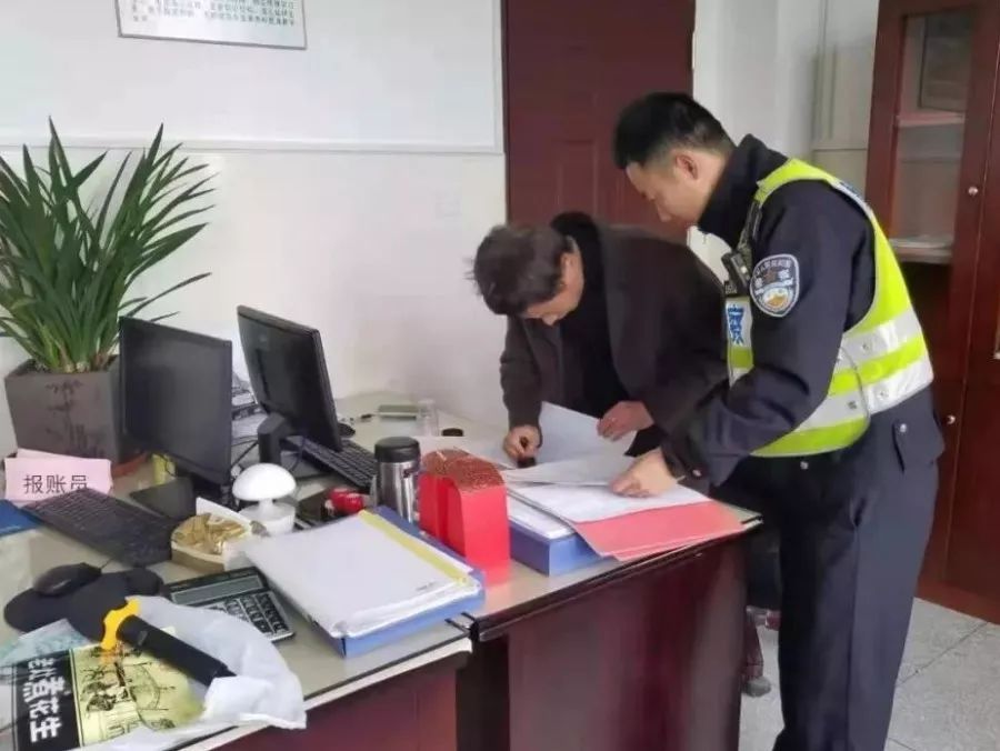 校車安全無小事，福清交警嚴(yán)查嚴(yán)處“黑校車”!!!