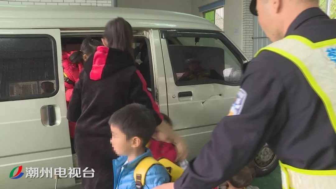 “黑校車”超員近200% 潮安交警依法查扣