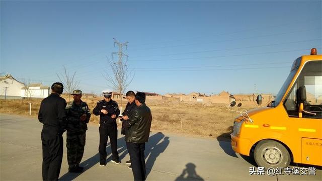 【紅寺堡交警】給校車做“體檢”打好交通安全“預防針”