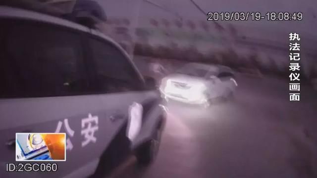陜西渭南：面包車充當校車 核載7人竟然實載15人
