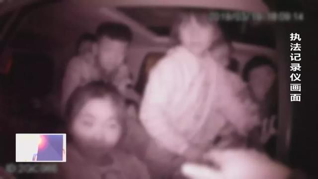 陜西渭南：面包車充當校車 核載7人竟然實載15人