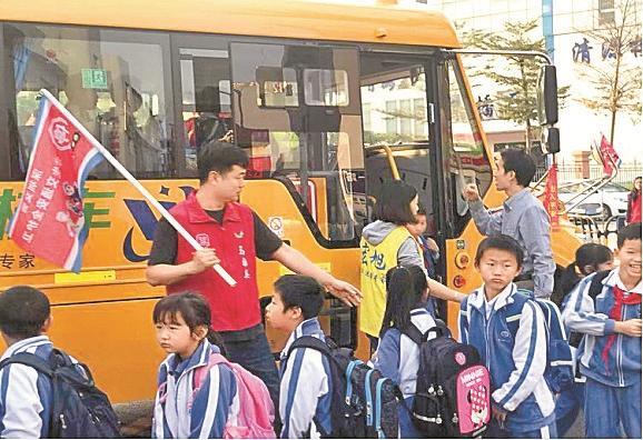 深圳龍華公辦學校學生有校車坐了/ 深圳龍華公辦學校學生有校車坐了