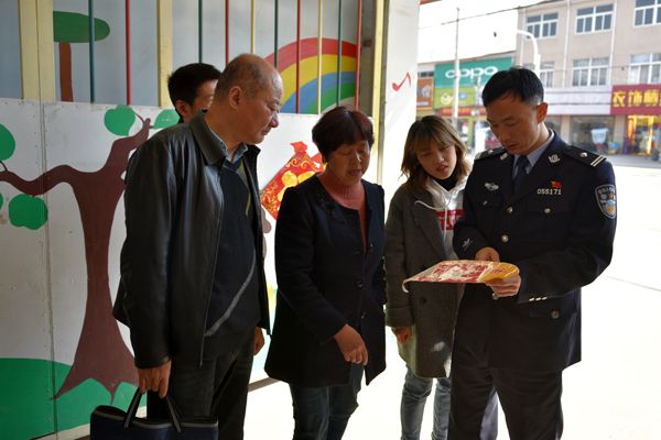 霍邱縣督查組開展校車安全專項(xiàng)督查/ 霍邱縣督查組開展校車安全專項(xiàng)督查