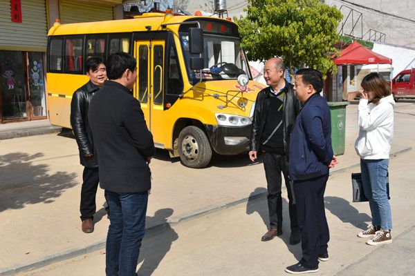 霍邱縣督查組開展校車安全專項(xiàng)督查/ 霍邱縣督查組開展校車安全專項(xiàng)督查