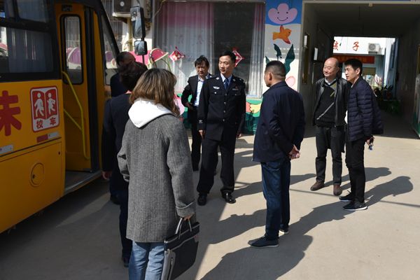 霍邱縣督查組開展校車安全專項(xiàng)督查/ 霍邱縣督查組開展校車安全專項(xiàng)督查