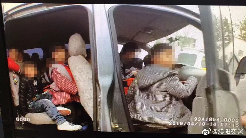 【曝光】濮陽一“黑校車”核載7人，實載18人！