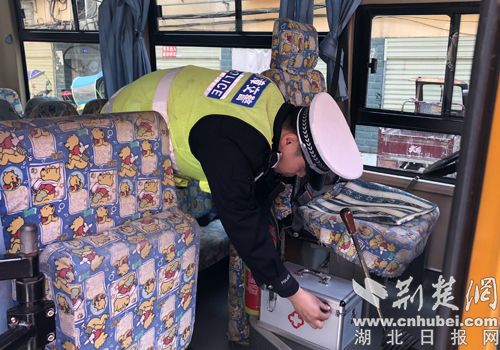 南漳交警聯合多部門開展校車安全檢查