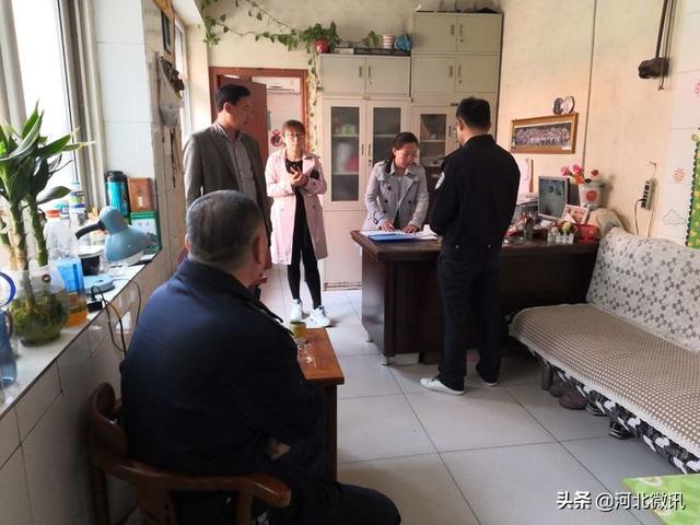 晉州交警排查校車安全隱患不放松/ 晉州交警排查校車安全隱患不放松