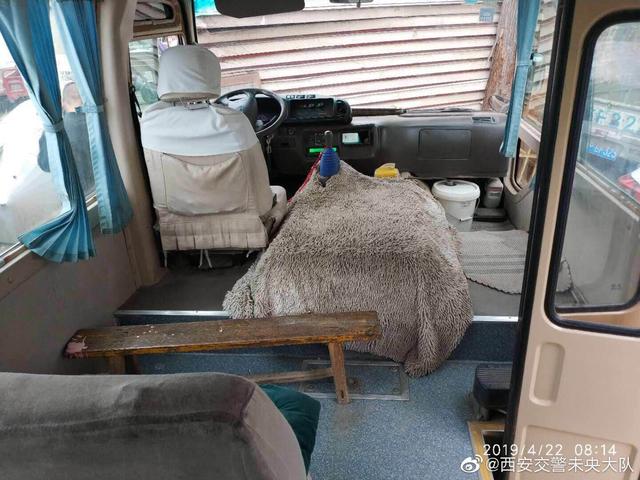西安一非營運中巴當校車 19個座位載了34人 觸犯刑法